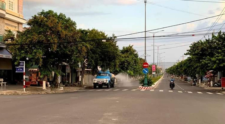 Từ Phú Yên chạy xe máy về Quảng Ngãi bị phát hiện mắc COVID-19 tại chốt kiểm dịch - Ảnh 1.