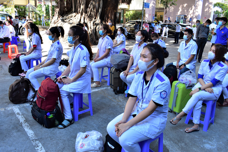 Đoàn y bác sĩ Khánh Hòa tăng cường đi dập dịch ở Phú Yên - Ảnh 2.