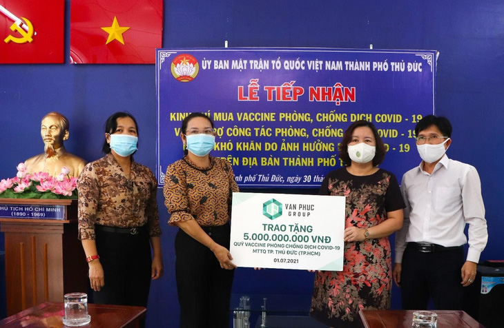 Van Phuc Group ủng hộ 5 tỉ đồng Quỹ vắc xin COVID-19 - Ảnh 1.