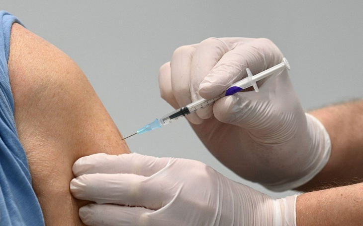 Khai gian để được tiêm 4 liều vắc xin, người đàn ông đối mặt nguy cơ bị truy tố