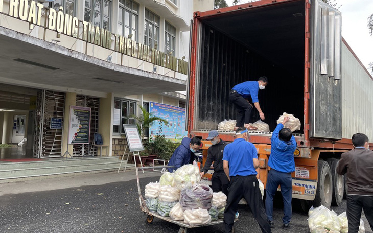 Lâm Đồng tặng Phú Yên 30 tấn rau quả giúp dân vùng phong tỏa dịch COVID-19