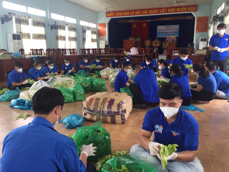 Lâm Đồng tặng Phú Yên 30 tấn rau quả giúp dân vùng phong tỏa dịch COVID-19 - Ảnh 1.