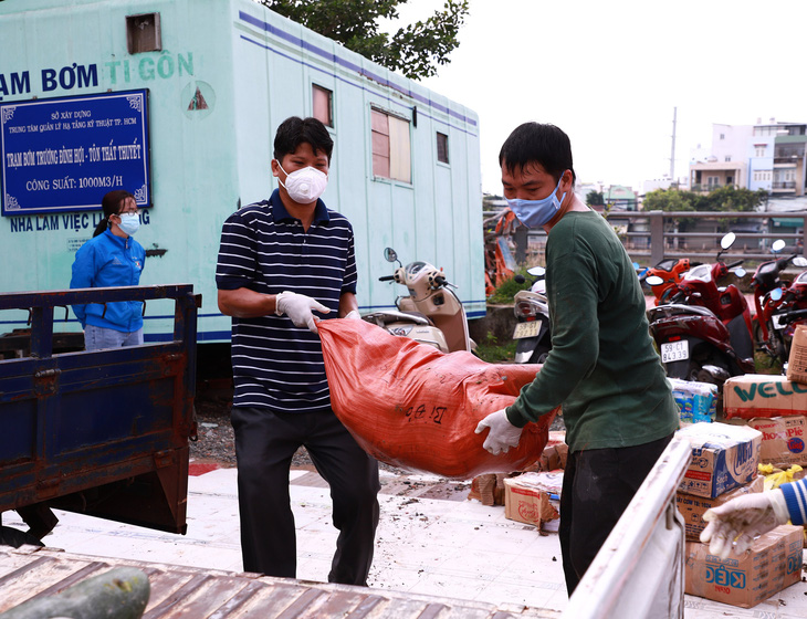 TP.HCM tiếp nhận hơn 290 tấn thực phẩm từ người dân Nghệ An - Ảnh 3.