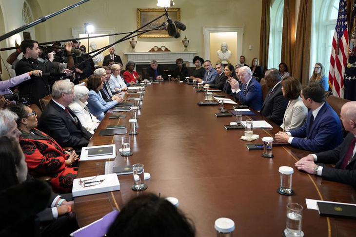 Cuộc họp đặc biệt sau nửa năm làm tổng thống của ông Biden - Ảnh 1.