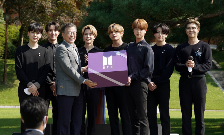 Tổng thống Hàn Quốc bổ nhiệm nhóm BTS làm đặc phái viên ngoại giao công chúng - Ảnh 1.