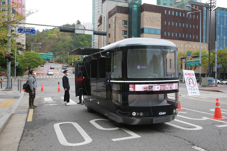 Hàn Quốc triển khai thí điểm xe tự lái thương mại ở Seoul - Ảnh 1.