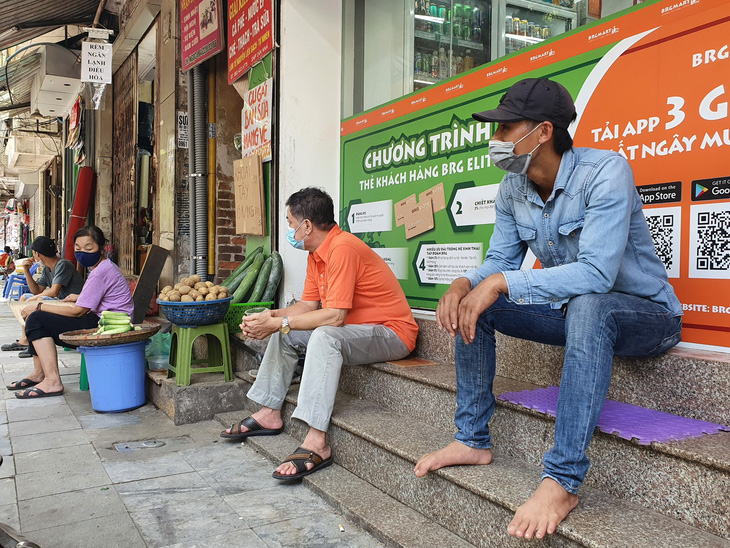 Người dân khó khăn vẫn phải đợi Hà Nội ban hành chính sách - Ảnh 1.