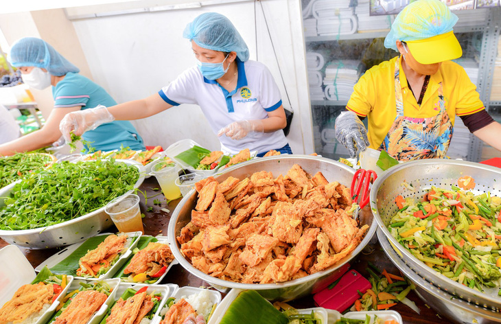Nữ tỷ phú hỗ trợ nóng hơn 70 tỷ đồng cho những ngày giãn cách ở TP. Hồ Chí Minh - Ảnh 2.