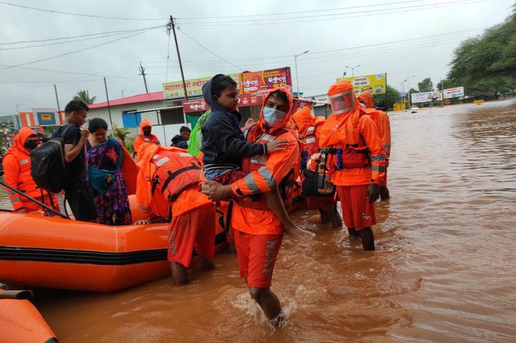 Ấn Độ: Mưa lớn gây lở đất, 44 người chết, 80 người mất tích ở một huyện - Ảnh 3.