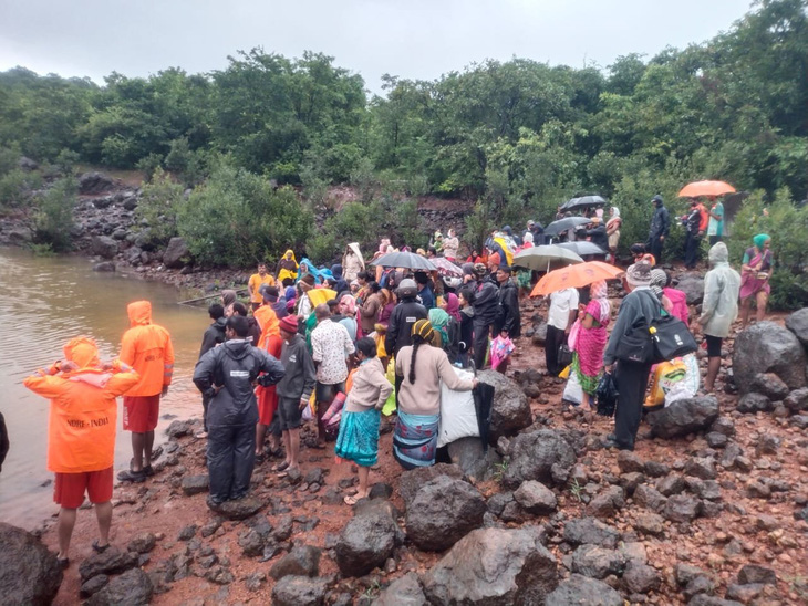 Ấn Độ: Mưa lớn gây lở đất, 44 người chết, 80 người mất tích ở một huyện - Ảnh 2.