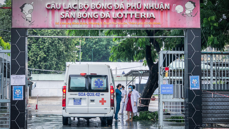 Phân loại F0 chia lửa cho bệnh viện: Trường học, nhà thi đấu thành nơi cách ly - Ảnh 1.