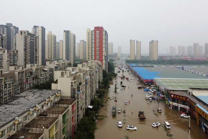 Mưa lũ khiến 56 người chết và thiệt hại 10 tỉ USD, Trung Quốc lại sắp hứng bão - Ảnh 3.