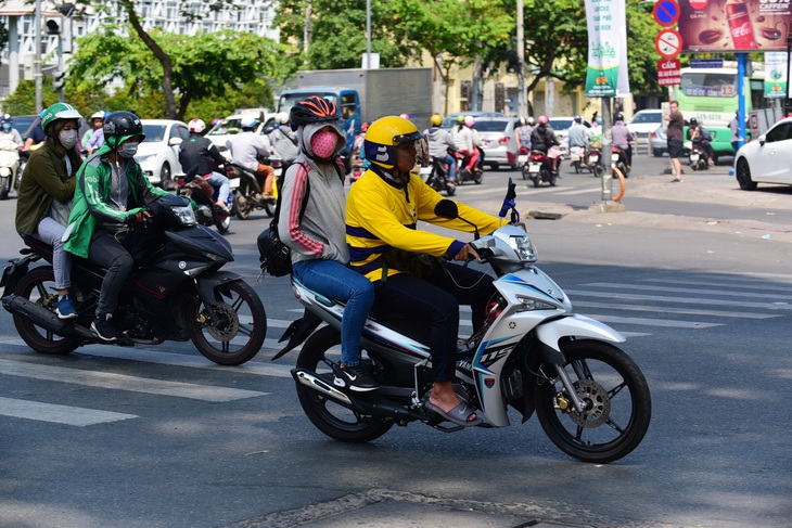 Hà Nội: Xe công nghệ tạm dừng chở khách, chỉ giao hàng thiết yếu - Ảnh 1.