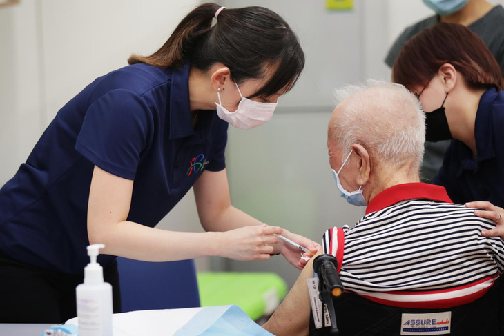 Singapore lo người già chưa tiêm vắc xin - Ảnh 1.