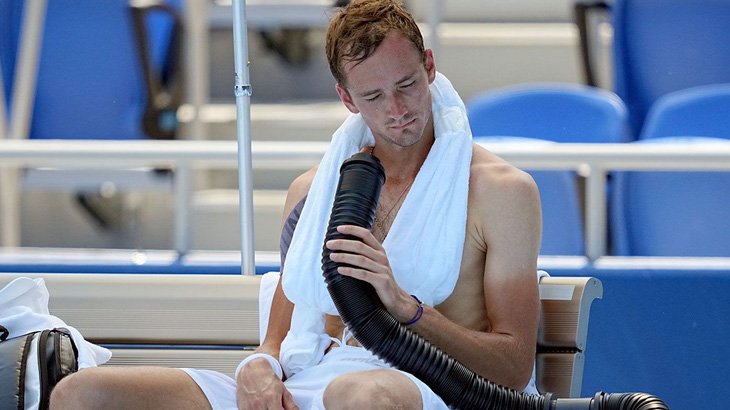 Djokovic than phiền về nắng nóng khắc nghiệt ở Olympic Tokyo - Ảnh 2.