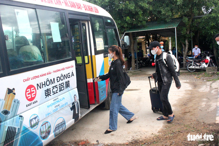 Hà Tĩnh đón hơn 800 công dân từ miền Nam về quê trên chuyến tàu đặc biệt - Ảnh 2.