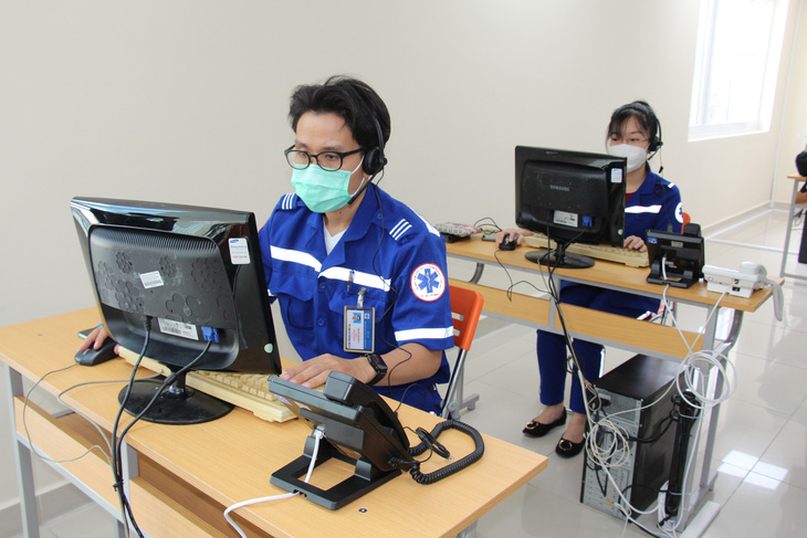 Chủ tịch UBND TP.HCM Nguyễn Thành Phong kiểm tra tại Trung tâm cấp cứu 115 - Ảnh 3.