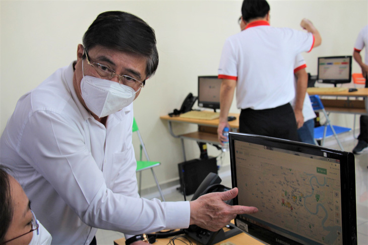 Chủ tịch UBND TP.HCM Nguyễn Thành Phong kiểm tra tại Trung tâm cấp cứu 115 - Ảnh 2.