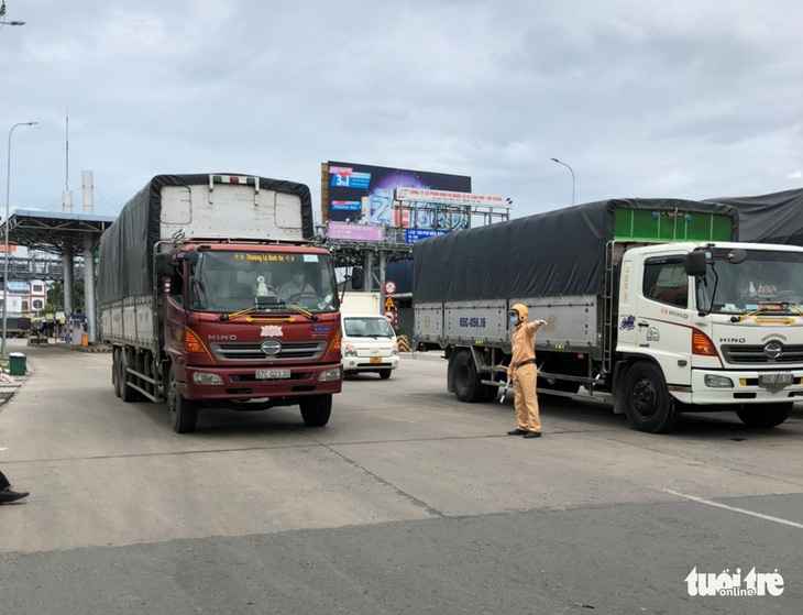 Tháo nút nghẽn: Hàng thiết yếu bị hiểu chỉ là lương thực thực phẩm - Ảnh 2.