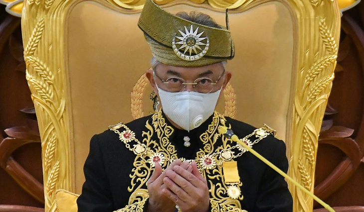 Quốc vương Malaysia nổi giận vì chính phủ dỡ bỏ tình trạng khẩn cấp - Ảnh 1.