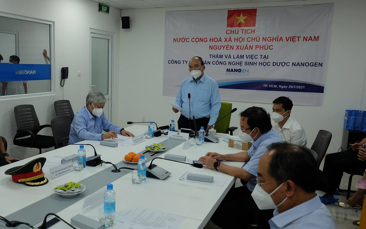 Chủ tịch nước Nguyễn Xuân Phúc yêu cầu Bộ Y tế cấp phép sớm cho vắc xin Nano Covax