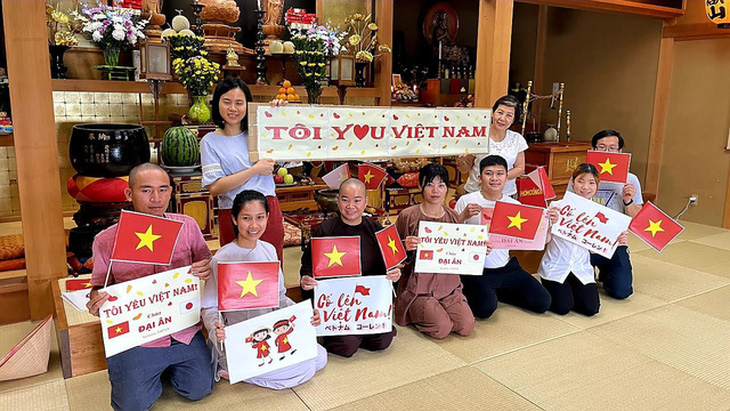 Người Việt tại Nhật gửi thực phẩm, lời chúc yêu thương đến đoàn thể thao Việt Nam - Ảnh 2.