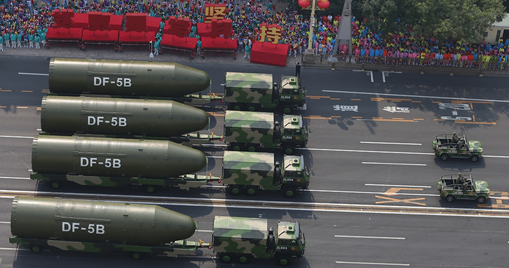 Báo Trung Quốc: Hàng trăm hầm phóng tên lửa hạt nhân mà Mỹ tố chỉ là trụ điện gió - Ảnh 1.