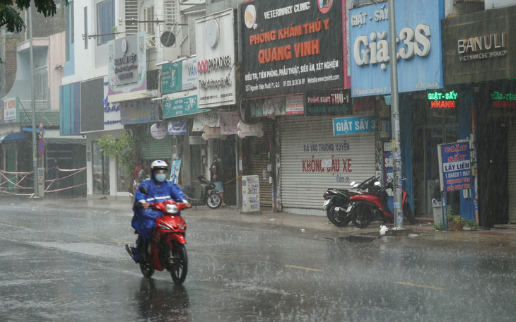 Hôm nay, TP.HCM đề phòng mưa dông sớm