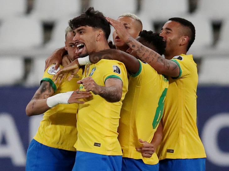 Jesus bị đuổi vì đá kungfu vào mặt đối thủ, Brazil vẫn thắng Chile vào bán kết - Ảnh 1.