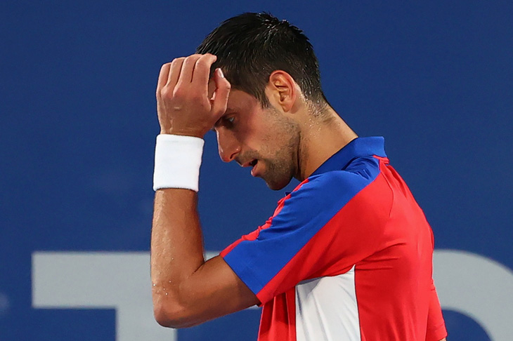 Thua Zverev, Djokovic tan mộng HCV Olympic và Golden Slam - Ảnh 1.