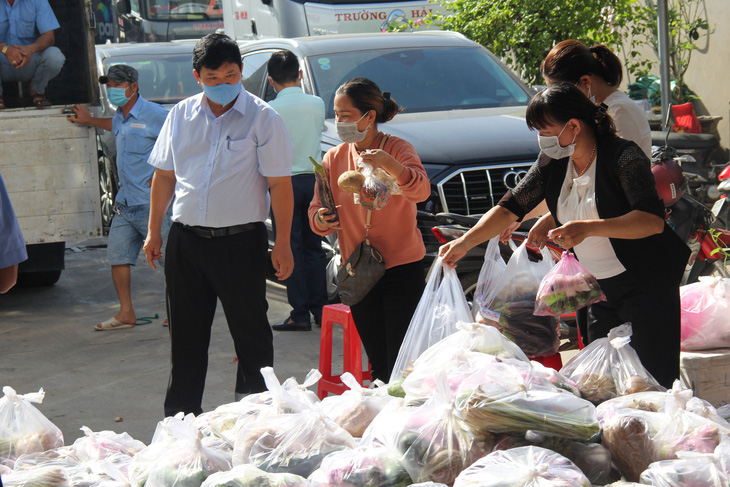 Hành trình yêu thương TP.HCM - Kỳ 1: Quà nhỏ gửi người Sài Gòn - Ảnh 1.