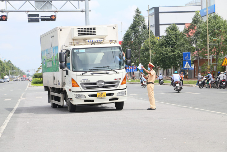 Cần Thơ không cho xe và người bên ngoài vào thành phố từ tối 30-7 - Ảnh 1.