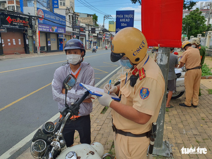 Công an TP.HCM nêu cụ thể đặc điểm nhận diện người được ra đường - Ảnh 1.