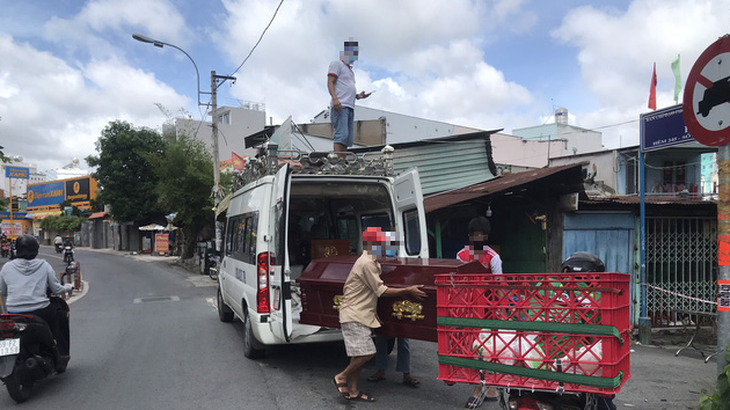 HỎI - ĐÁP về dịch COVID-19: Hỏa táng người mất vì COVID-19, thân nhân có được báo trước? - Ảnh 1.