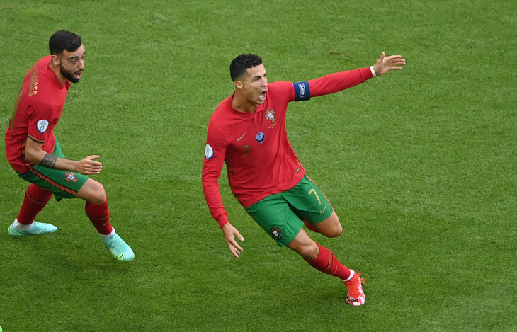 Ronaldo vẫn sáng cửa ở cuộc đua Vua phá lưới - Ảnh 2.