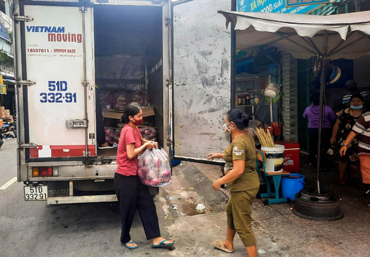 Kiểm soát chặt chẽ người ra vào TP.HCM, đảm bảo hàng hóa không ách tắc - Ảnh 2.