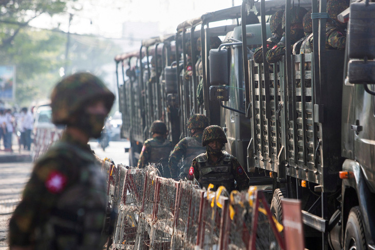 Hãng tin Reuters: Myanmar cấm lãnh đạo các công ty viễn thông xuất cảnh - Ảnh 1.