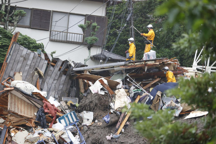 Ít nhất 3 người thiệt mạng, hơn 100 người mất tích vì lở đất ở Nhật - Ảnh 1.