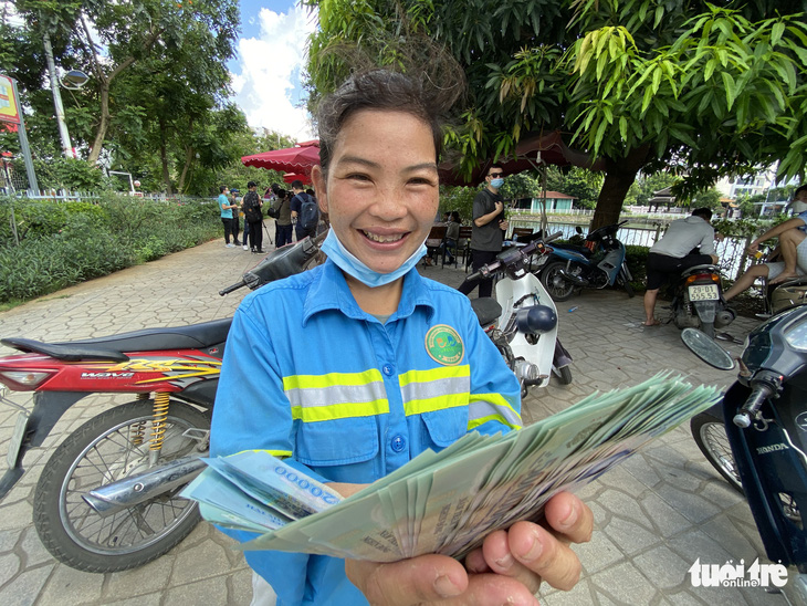 Công nhân môi trường đến nhận nốt lương bị nợ từ 2020 bị làm khó dễ? - Ảnh 6.