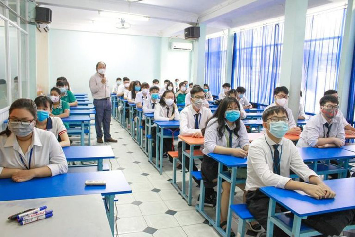 TP.HCM hoãn thi lớp 10: nhiều phụ huynh nộp hồ sơ nhập học Trung cấp Việt Giao - Ảnh 3.