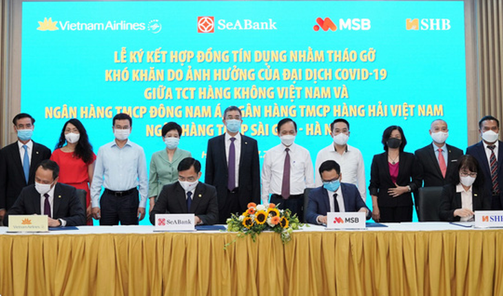 Ba ngân hàng cho Vietnam Airlines vay gói tái cấp vốn 4.000 tỉ đồng - Ảnh 1.