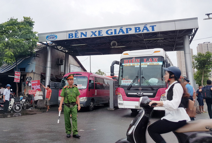 Tạm dừng chở khách công cộng bằng đường bộ từ Hà Nội đến 14 tỉnh, thành phố - Ảnh 1.