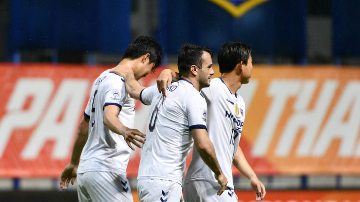 Đá với đội hình dự bị, Viettel thua đậm Ulsan Hyundai 0-3 - Ảnh 2.
