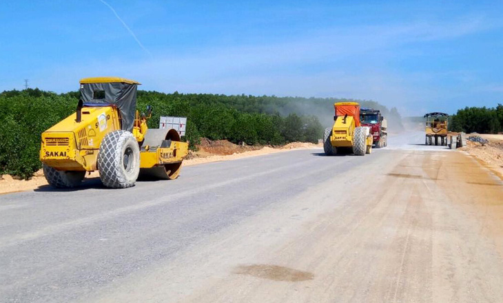 Ngày 30-7 phải bàn giao toàn bộ mặt bằng đường cao tốc Bắc - Nam - Ảnh 1.