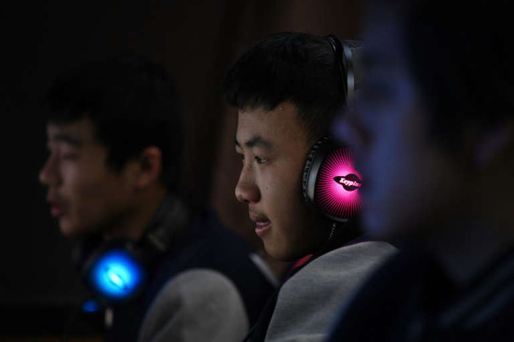 Tencent dùng AI tuần tra nửa đêm chặn trẻ em thức khuya chơi game - Ảnh 1.
