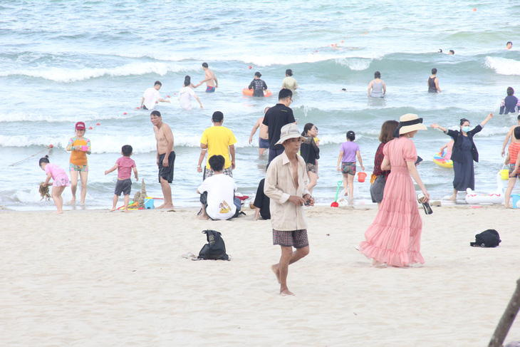 Đà Nẵng cho tắm biển và thể thao trong nhà, vẫn cách ly 21 ngày người từ vùng dịch - Ảnh 1.