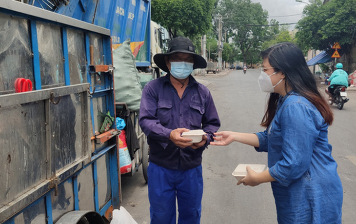 Những suất ăn ấm tình nghệ sĩ - Ảnh 2.