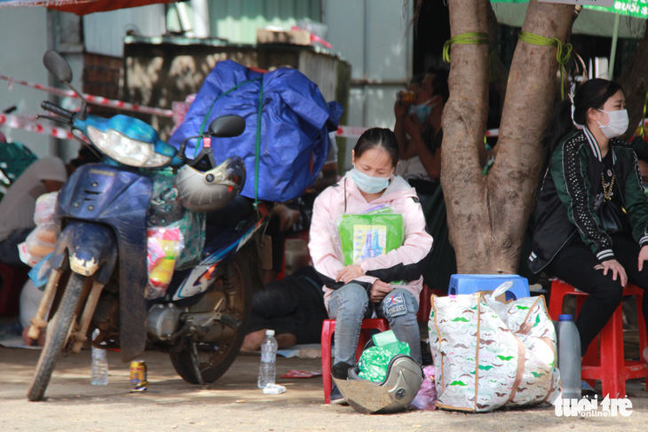 Dân vạ vật giữa đường, bỏ họ sao đành - Ảnh 13.