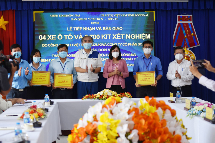 Doanh nghiệp trao tặng Đồng Nai 4 xe tải, 3.700 bộ kit test phòng chống dịch - Ảnh 1.