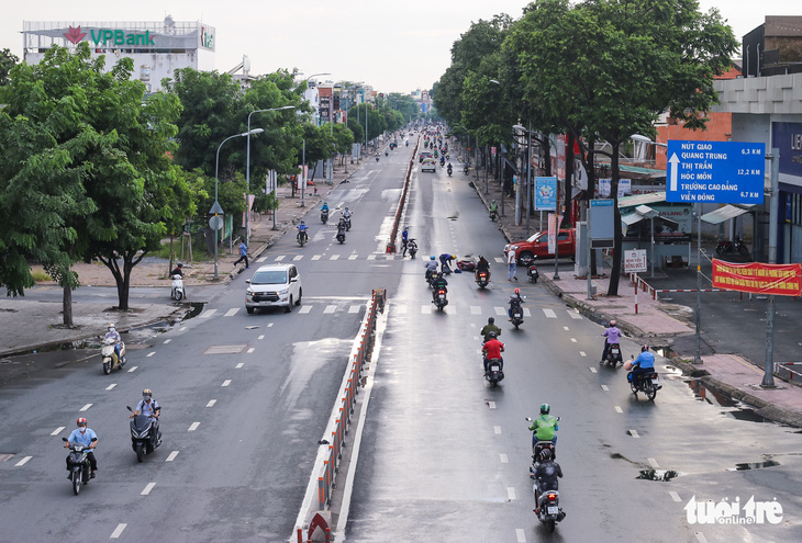 TP.HCM: Xe cộ đông đúc trở lại ở nhiều nơi - Ảnh 8.